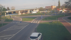 Křižovatka ulic Velká Dlážka a Polní