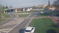 Křižovatka ulic Velká Dlážka a Polní