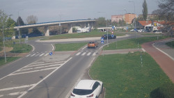 Křižovatka ulic Velká Dlážka a Polní