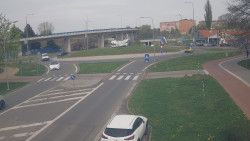 Křižovatka ulic Velká Dlážka a Polní