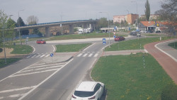 Křižovatka ulic Velká Dlážka a Polní