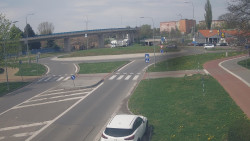 Křižovatka ulic Velká Dlážka a Polní