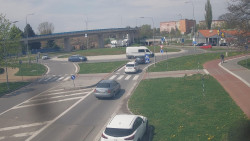 Křižovatka ulic Velká Dlážka a Polní