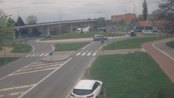 Křižovatka ulic Velká Dlážka a Polní