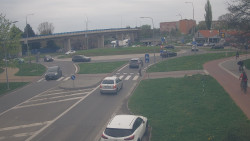 Křižovatka ulic Velká Dlážka a Polní