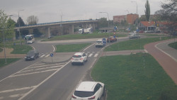 Křižovatka ulic Velká Dlážka a Polní