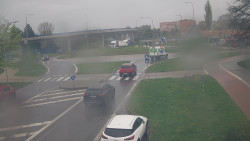 Křižovatka ulic Velká Dlážka a Polní