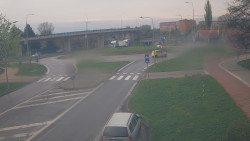 Křižovatka ulic Velká Dlážka a Polní