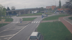 Křižovatka ulic Velká Dlážka a Polní