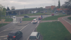 Křižovatka ulic Velká Dlážka a Polní