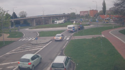 Křižovatka ulic Velká Dlážka a Polní