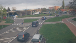 Křižovatka ulic Velká Dlážka a Polní