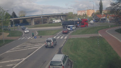 Křižovatka ulic Velká Dlážka a Polní