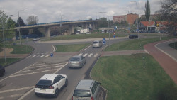 Křižovatka ulic Velká Dlážka a Polní