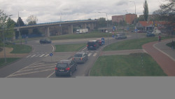 Křižovatka ulic Velká Dlážka a Polní