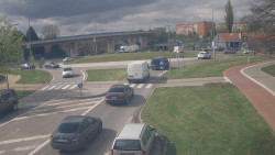 Křižovatka ulic Velká Dlážka a Polní