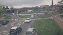 Křižovatka ulic Velká Dlážka a Polní