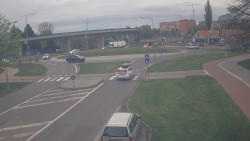 Křižovatka ulic Velká Dlážka a Polní