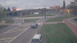 Křižovatka ulic Velká Dlážka a Polní