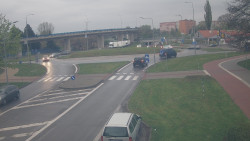 Křižovatka ulic Velká Dlážka a Polní