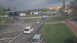 Křižovatka ulic Velká Dlážka a Polní