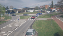 Křižovatka ulic Velká Dlážka a Polní