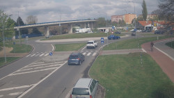 Křižovatka ulic Velká Dlážka a Polní