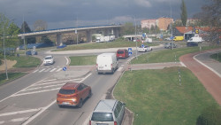 Křižovatka ulic Velká Dlážka a Polní