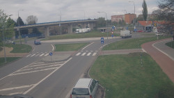 Křižovatka ulic Velká Dlážka a Polní