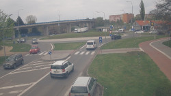 Křižovatka ulic Velká Dlážka a Polní