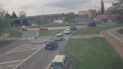 Křižovatka ulic Velká Dlážka a Polní