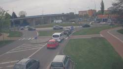 Křižovatka ulic Velká Dlážka a Polní