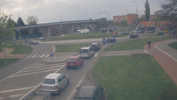 Křižovatka ulic Velká Dlážka a Polní