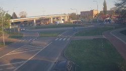 Křižovatka ulic Velká Dlážka a Polní