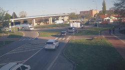 Křižovatka ulic Velká Dlážka a Polní