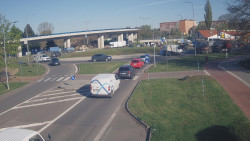 Křižovatka ulic Velká Dlážka a Polní