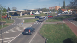 Křižovatka ulic Velká Dlážka a Polní