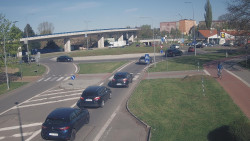 Křižovatka ulic Velká Dlážka a Polní