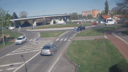 Křižovatka ulic Velká Dlážka a Polní