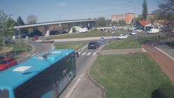 Křižovatka ulic Velká Dlážka a Polní