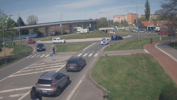 Křižovatka ulic Velká Dlážka a Polní