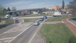 Křižovatka ulic Velká Dlážka a Polní