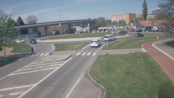 Křižovatka ulic Velká Dlážka a Polní