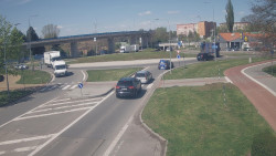 Křižovatka ulic Velká Dlážka a Polní