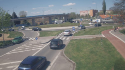 Křižovatka ulic Velká Dlážka a Polní