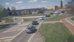 Křižovatka ulic Velká Dlážka a Polní