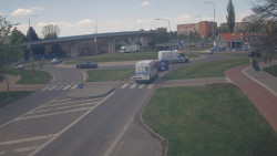 Křižovatka ulic Velká Dlážka a Polní