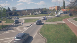 Křižovatka ulic Velká Dlážka a Polní