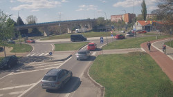 Křižovatka ulic Velká Dlážka a Polní