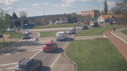 Křižovatka ulic Velká Dlážka a Polní